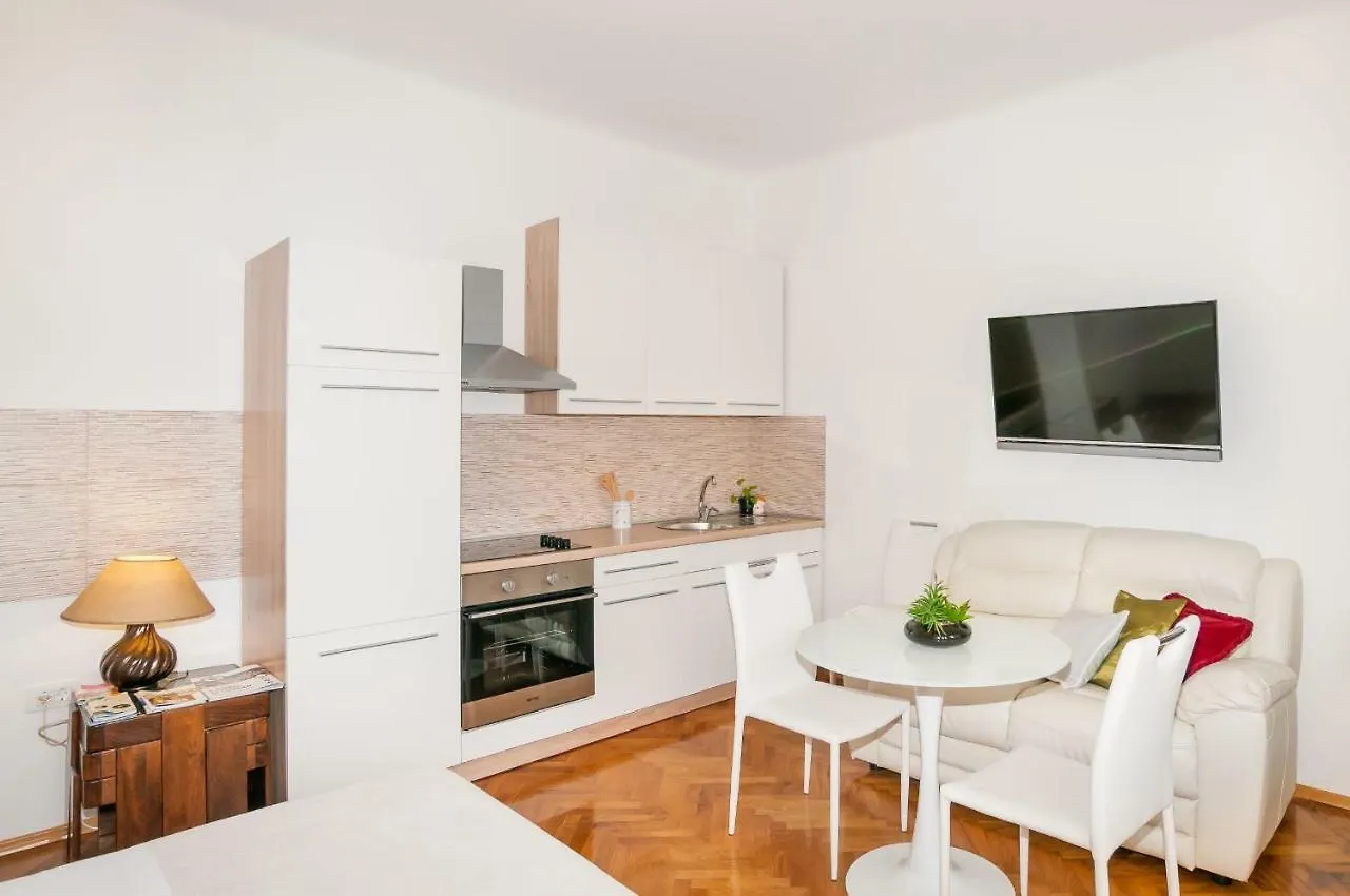 Branka Apartment Lovran 0*,